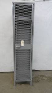 lot 7 image: Metal Storage Locker