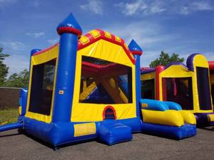 lot 61 image: 19 X 22 Castle Combo 7 in 1