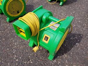 lot 75 image: B-Air Kodiak 1 HP Bounce House Blower, Green