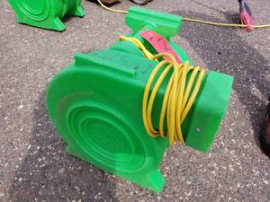 lot 73 image: B-Air Kodiak 1 HP Bounce House Blower, Green