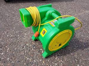 lot 76 image: B-Air Kodiak 1 HP Bounce House Blower, Green