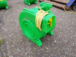 lot 80 image: B-Air Kodiak 1 HP Bounce House Blower, Green