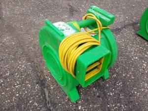 lot 91 image: B-Air Kodiak  1 HP Bounce House Blower, Green