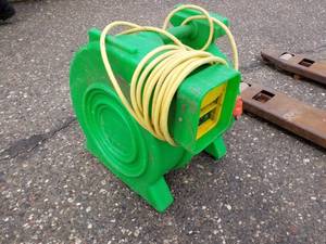 lot 92 image: B-Air Kodiak  1 HP Bounce House Blower, Green