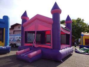 lot 53 image: 15 X 15 Pink and Purple Castle
