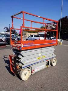 lot 102 image: SkyJack Electric Scissor Lift 3226
