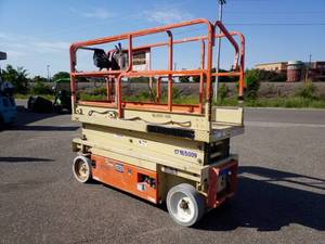 lot 103 image: JLG Industries Scissor Lift 2033E