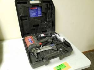 lot 124 image: Powers Trak-It C3ST with Battery, Charger, Case, Manual