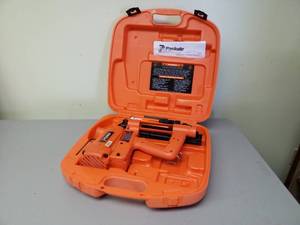lot 127 image: Paslode IM200 Cordless 16 Gauge Stapler S-16 with Case, Instruction Manual