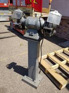 lot 136 image: Baldor Heavy Duty Ball Bearing 2-Head Grinders-Buffers