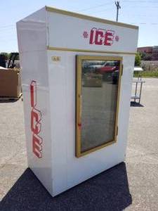 lot 405 image: Leer ICE Commercial RefrigeratorFreezer