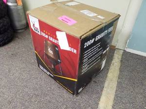 lot 501 image: Boss Buck Gravity Feeder 200#