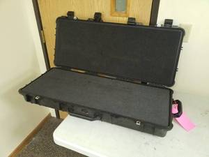 lot 504 image: Pelican 1700 Rolling Locking Gun Case