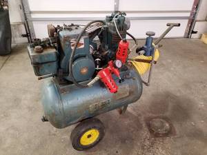 lot 604 image: Air King Air Compressor with Briggs&Stratton 5hp 4-Cycle Gasoline Engine