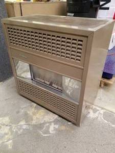 lot 605 image: Dearhorn Commercial Heater