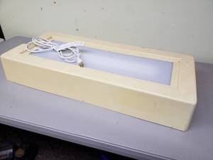 lot 800 image: Engineered Plastics Inc. Glo-Ice Illuminated Ice Tray EP-6011