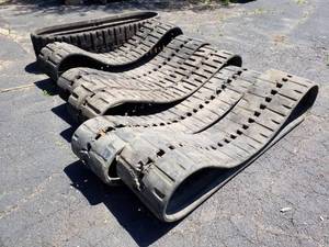 lot 806 image: Lot of 6 Used Skidsteer Tracks