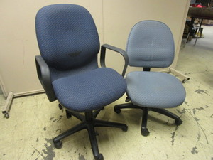 lot 410 image: DESK CHAIRS, HON CO., M & J DESK & SEATING