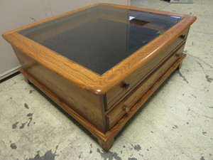 lot 414 image: AA LAUN FURNITURE OAK COFFEE TABLE, WITH GLASS TOP DISPLAY DRAWER, LOWER DRAWER