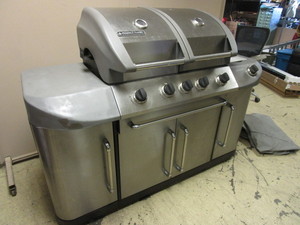 lot 431 image: PERFECT FLAME OUTDOOR GAS GRILL, WITH COVER
