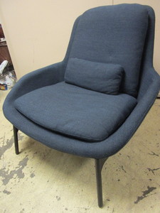 lot 439 image: BLU DOT MODERN CHAIR
