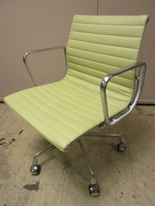 lot 444 image: EAMES MANAGEMENT OFFICE CHAIR