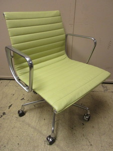 lot 448 image: EAMES MANAGEMENT OFFICE CHAIR