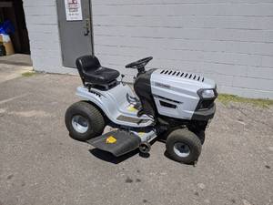 lot 242 image: 42 420cc Craftsman Riding Lawn Mower - Model T1100