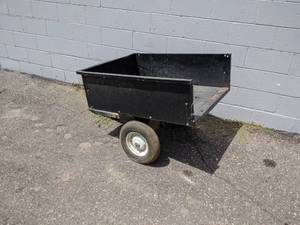 lot 268 image: Tilting Lawn Trailer