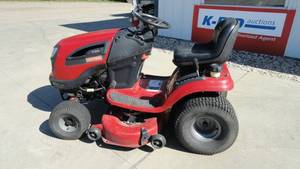 lot 5 image: Craftsman Lawn Tractor YT4000