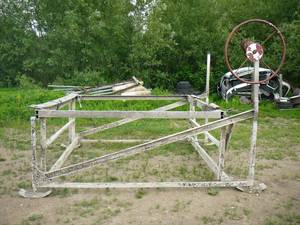 lot 4 image: Alum Boat Lift