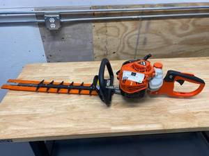 lot 17 image: ECHO 20 in. 21.2 cc Gas 2-Stroke Cycle Hedge Trimmer