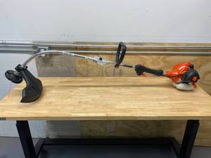 lot 18 image: ECHO GT-225 21.2 cc Gas 2-Stroke Cycle Curved Shaft Trimmer