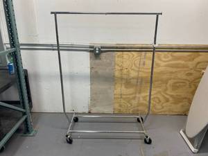 lot 49 image: Clothes Rack