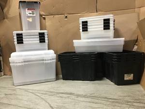 lot 7 image: PALLET WITH PLASTIC CONTAINERS DIFFERENT SIZES & WITHOUT COVERS