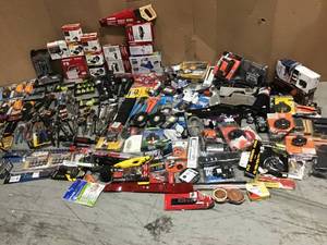 lot 35 image: GAYLORD FULL OF ASSORTED TOOLS SEE PICS