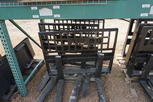 lot 23 image: Brand New Universal Mount Skid Loader Skid Steer 212 Equipment Pallet Fork Attachment