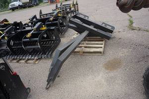 lot 25 image: Brand New Universal Mount Bobcat Skid Loader Skid Steer Boom Attachment