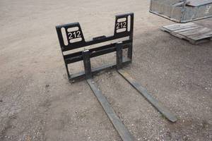 lot 22 image: Brand New Universal Mount Skid Loader Skid Steer 212 Equipment Walk Through Pallet Fork Attachment