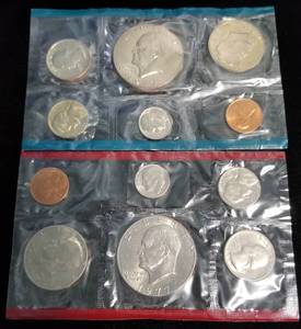 1977 US MINT SET P & D WITH EISENHOWER DOLLARS IN ORIGINAL PACKAGING