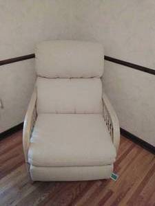 lot 26 image: Wicker Reclining Chair