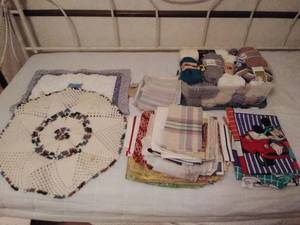 lot 44 image: Lot of Misc. Fabric & Yarn