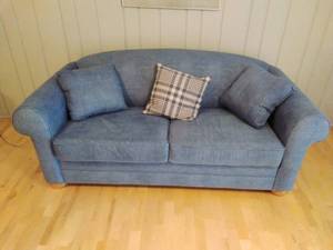 lot 49 image: Blue Sleeper Sofa with Pillows