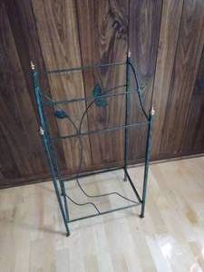 lot 60 image: Towel or Blanket Rack