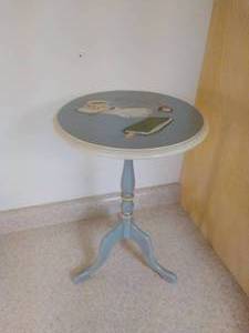 lot 68 image: Small Stool