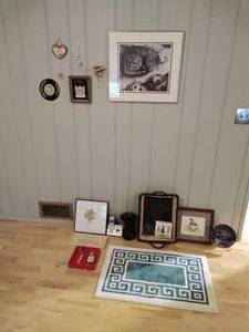 lot 74 image: Misc Decor