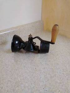 lot 77 image: Old Grinder
