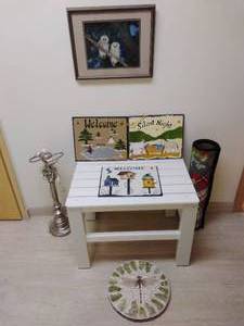lot 79 image: Lot of misc decor