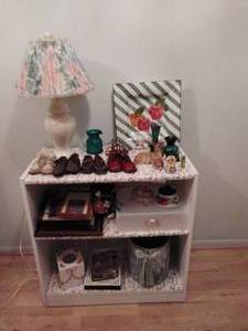 lot 82 image: Decor