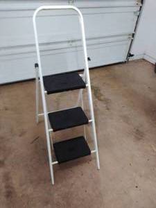 lot 91 image: Step stool